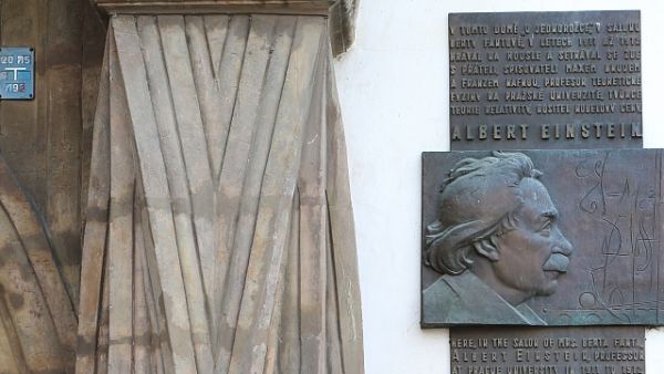 Einstein in Prague - The path to discovery