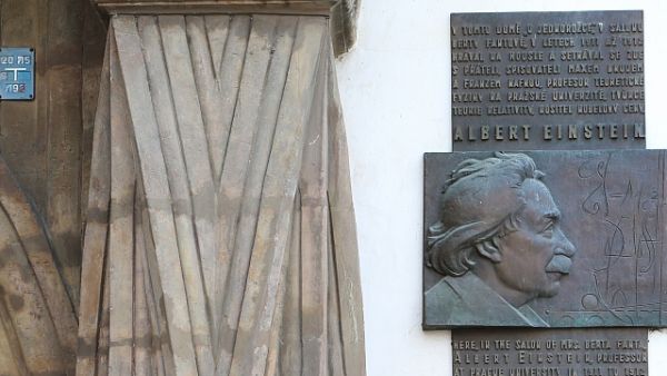 Einstein in Prague - The path to discovery