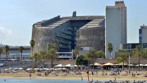 EMBL Barcelona: Špičková věda  s výhledem na pláž