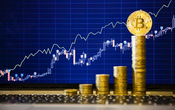 Bitcoin překonal 50 tisíc dolarů. Je to digitální zlato?