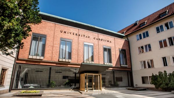Poprvé: Univerzita Karlova rozesílá dotazník spokojenosti