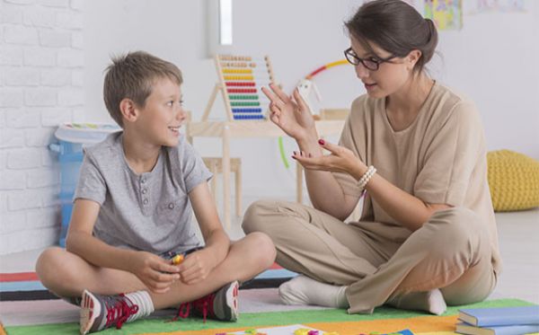 První ročník konference katedry psychologie PedF UK propojil absolventy a studenty
