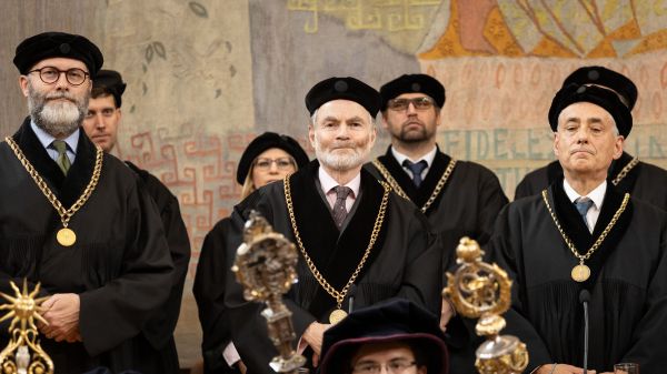 “Truth shall prevail!” Timothy Garton Ash receives honorary doctorate from CU