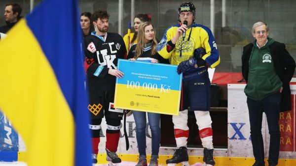 Hockey match raises funds for refugees