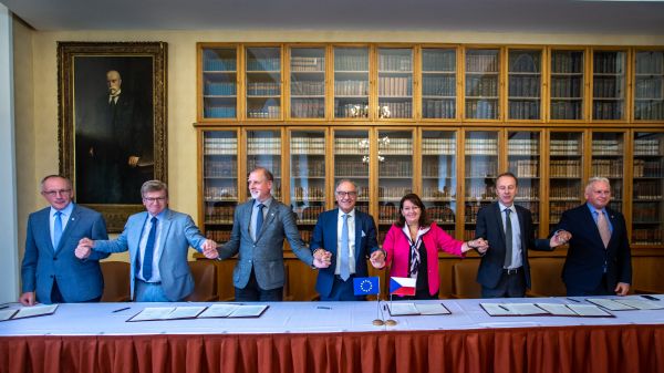 Zástupci LERU podepsali v Praze dohody o partnerství