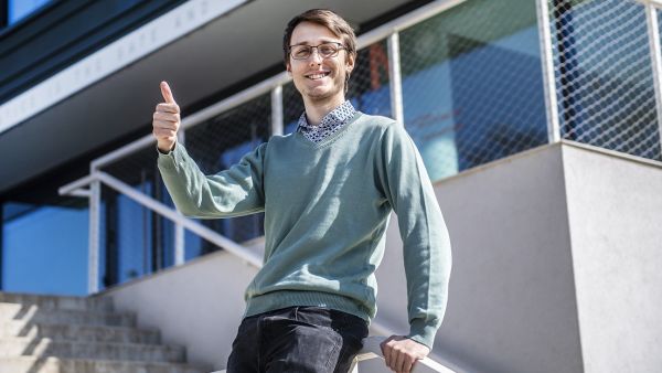 Okurka ve větru a týmová strategie během svátku fyziky