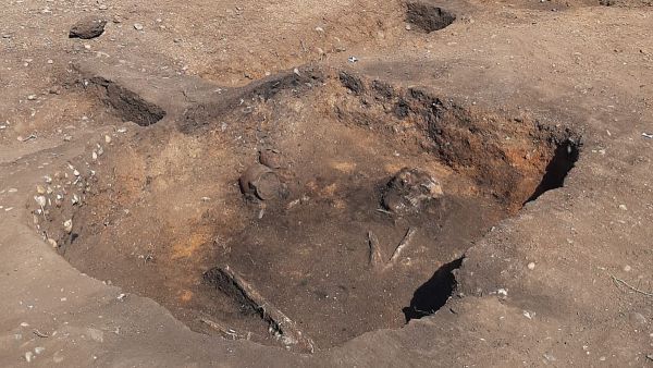 Archeolog: &quot;Praotců Čechů&quot; leží pod Řípem celá řada