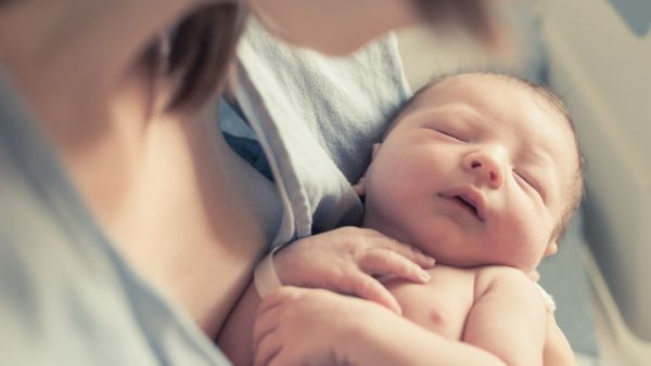V porodnicích nás nerespektují, říkají ženy, které rodí doma 