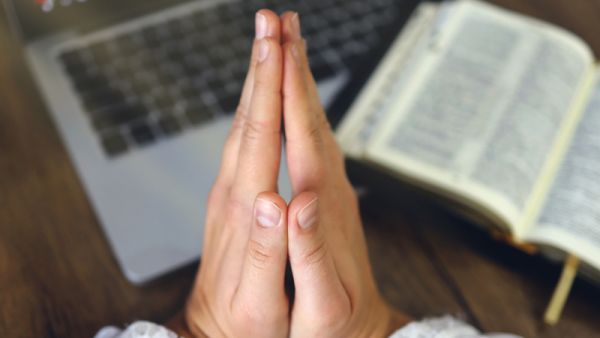 Spiritualita online. Vědkyně zkoumá nový fenomén