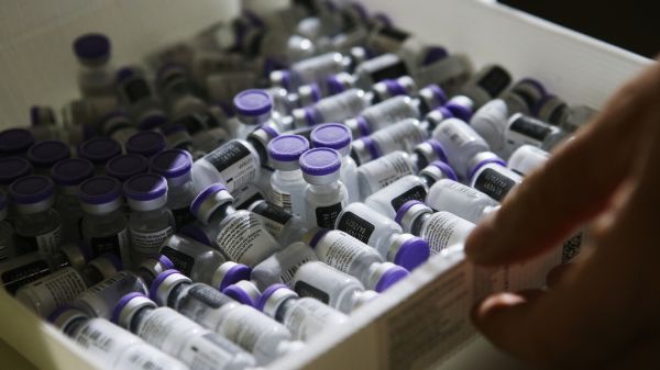 Fakta o očkování proti koronaviru pohledem odborníků UK