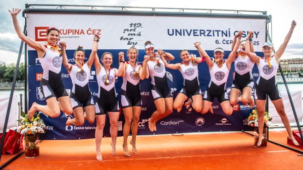 Obrazem: Univerzitní osmy pod taktovkou Univerzity Karlovy