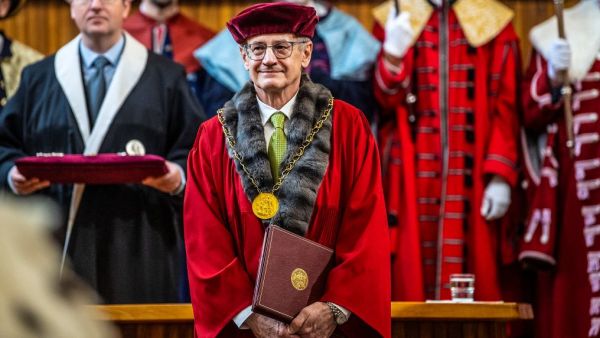 Inaugurace rektora: Jiř&iacute; Zima slavnostně převzal veden&iacute; UK