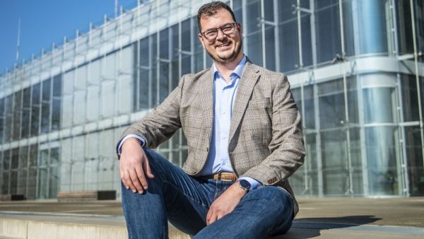 Otevřel přehlížené téma: menšinový stres queer lidí